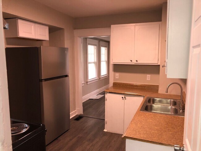 Building Photo - 3933 Chestnut Ave | $1,150 | 3 BR 1 Bath