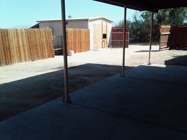 Foto del edificio - Cute 3 bedroom 2 bath in Desert Heights