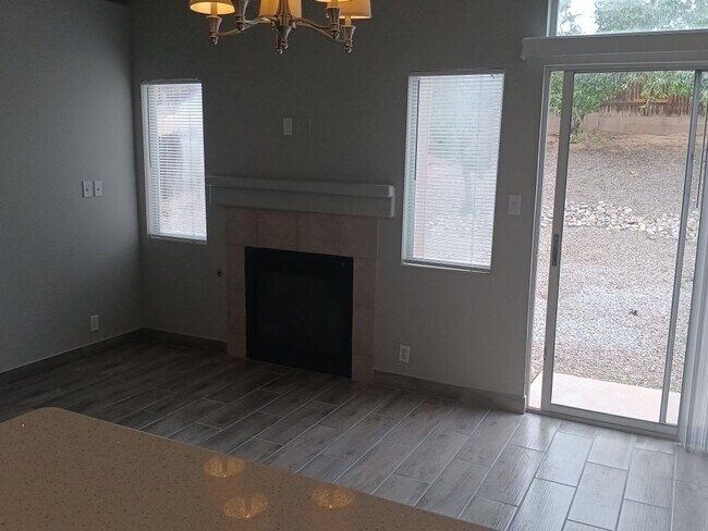 Building Photo - 3 Bedroom, 2 Bathroom Home! Schedule a Sho...