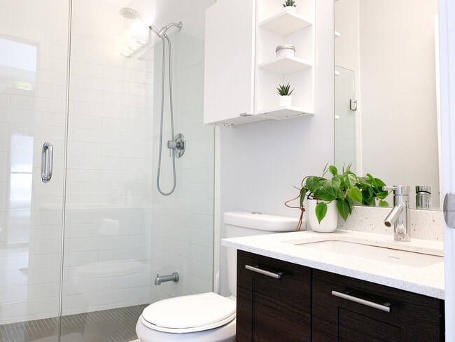 Building Photo - 20-820 Bruyeres Mews