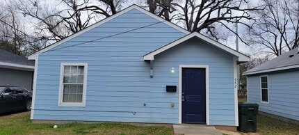 Building Photo - 552 E 79th St