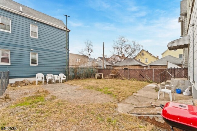 Building Photo - 56 Yereance Ave