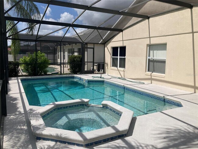Foto del edificio - 114 Sand Ridge Dr
