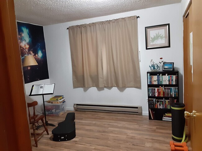 bedroom - 25859 Madrone Dr