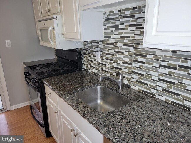 Building Photo - 2904 Saxony Dr