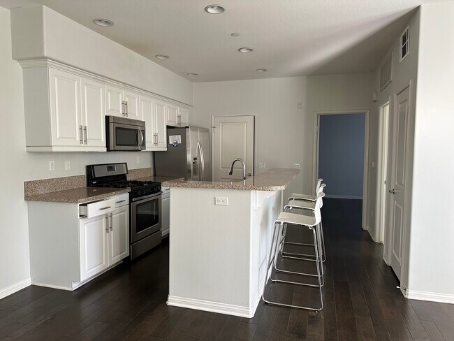 Foto del edificio - 16121 Gables Loop
