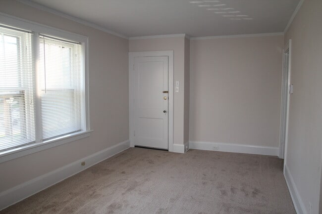 Building Photo - 7611 W Bruno Ave