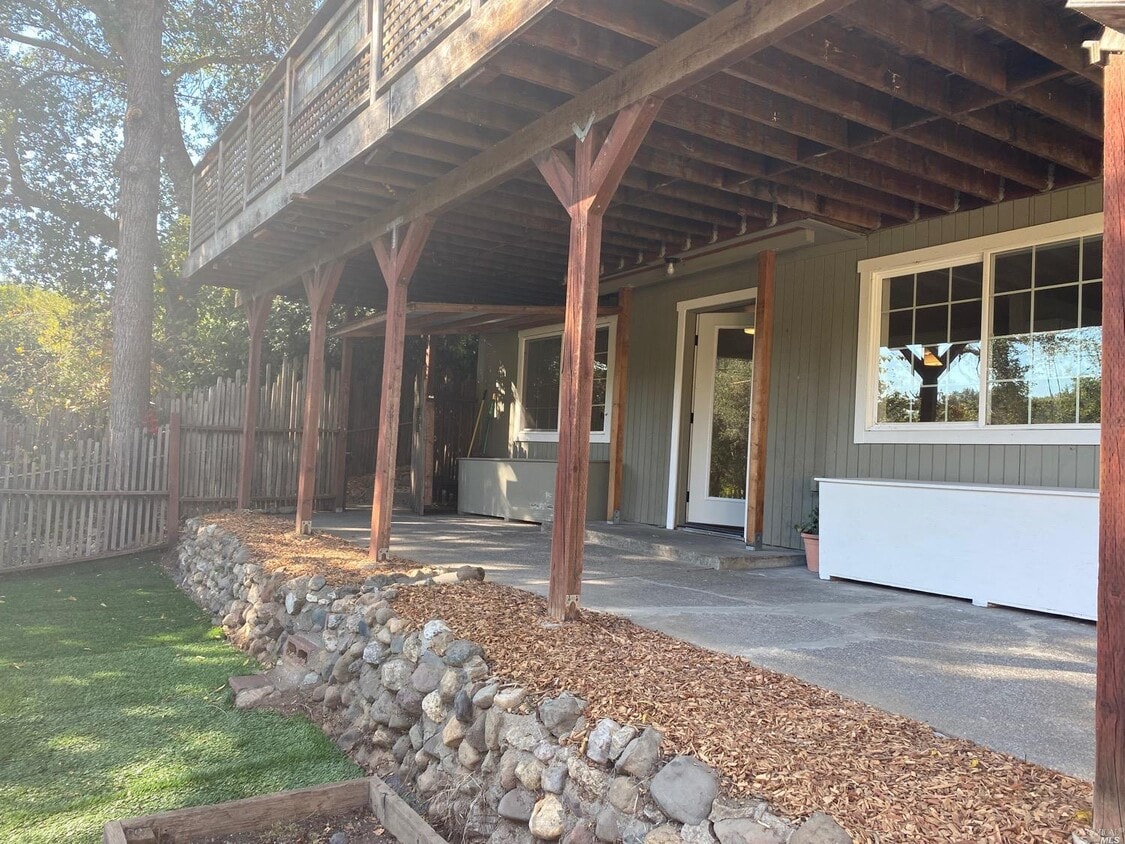 2109 S Fitch Mountain Rd Unit B, Healdsburg, CA 95448 Room for Rent