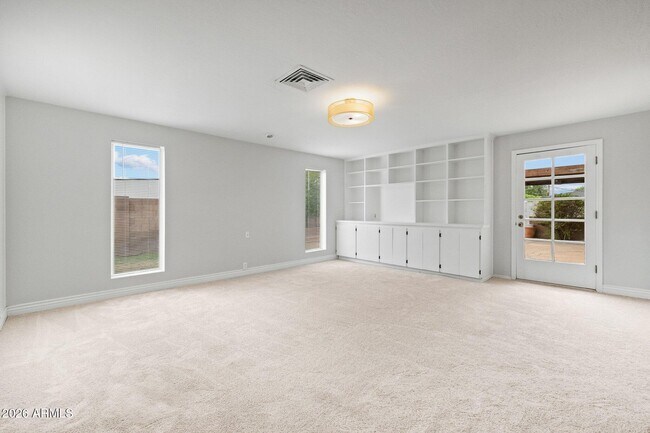 Foto del edificio - 4909 E Flower St