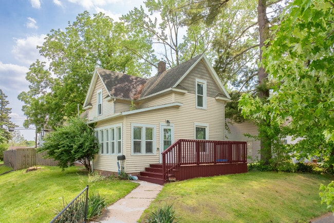 Building Photo - 3524 Pleasant St