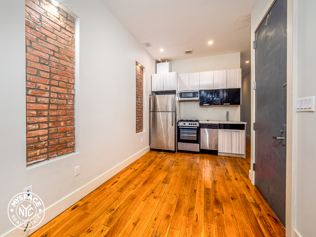 Primary Photo - 1468 Bushwick Ave