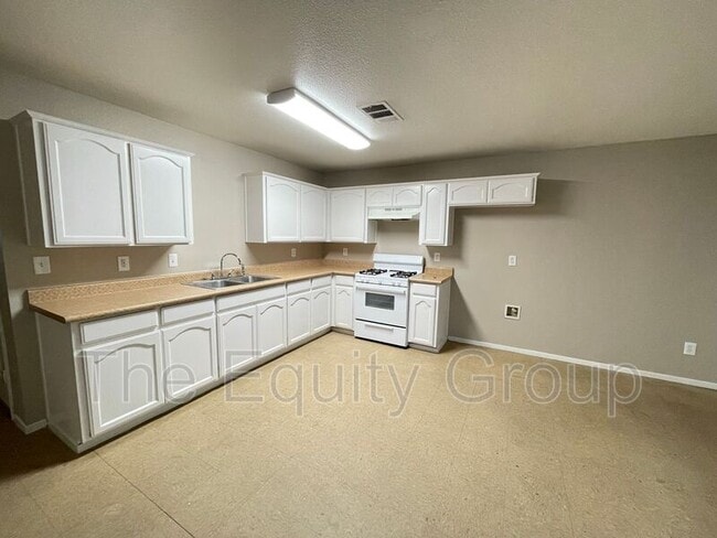 Building Photo - 1424 Cottage Pl