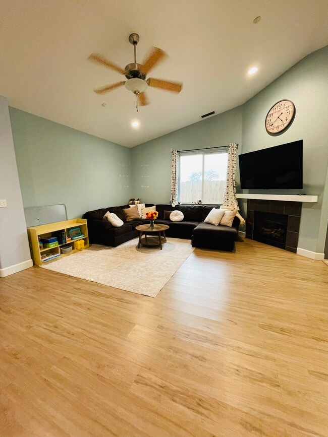 Foto del edificio - 2554 Valhalla Pl