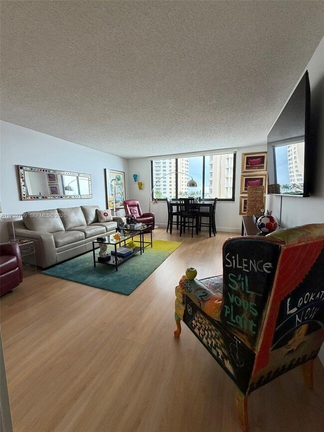 Building Photo - 540 Brickell Key Dr