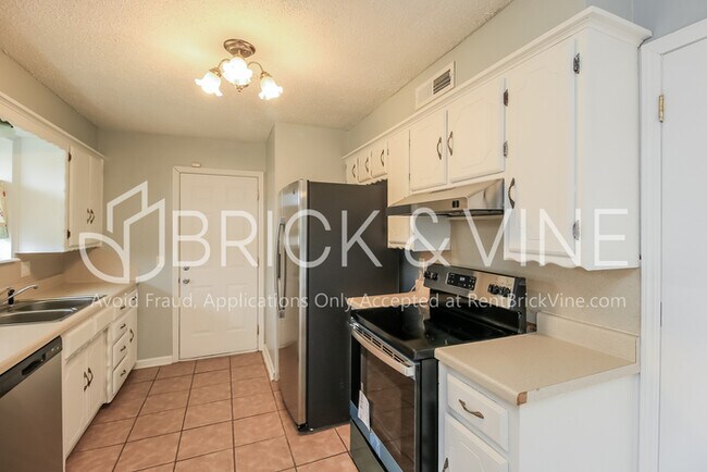 Building Photo - 1008 NW 6th Pl