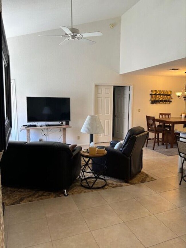 Foto del edificio - Two bedroom condo