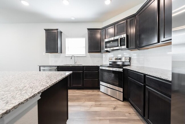 Building Photo - 738 Friar Tuck Dr