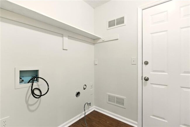 Building Photo - 200 Pine Bridge Trail