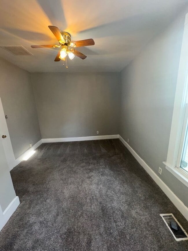 Building Photo - 1245 E Illinois St