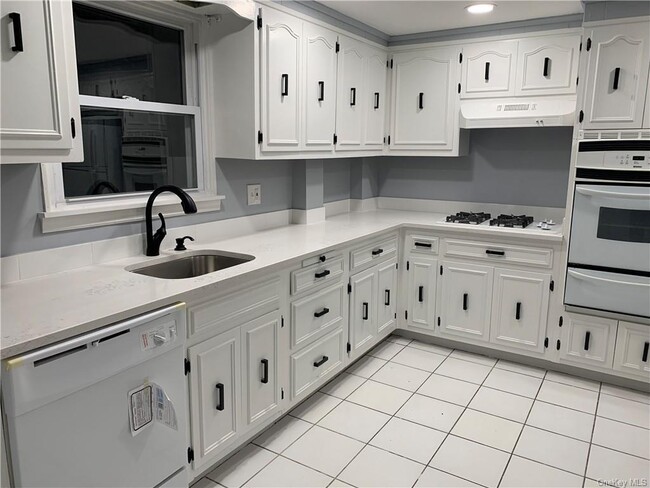 Renovated kitchen - 2 Victoria Ln