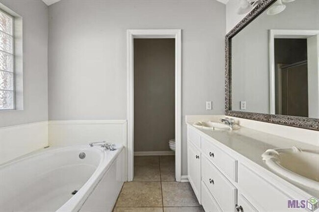 Foto del edificio - 4 Bedroom in Springlake Subdivision