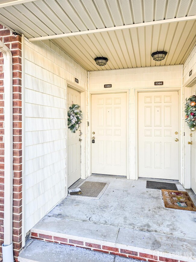 Building Photo - 1302 Bradley Ct