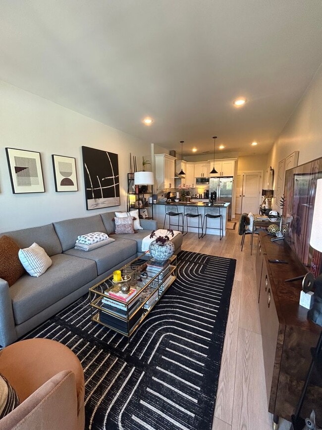 Photo - 1646 W Belmont Ave Apartment
