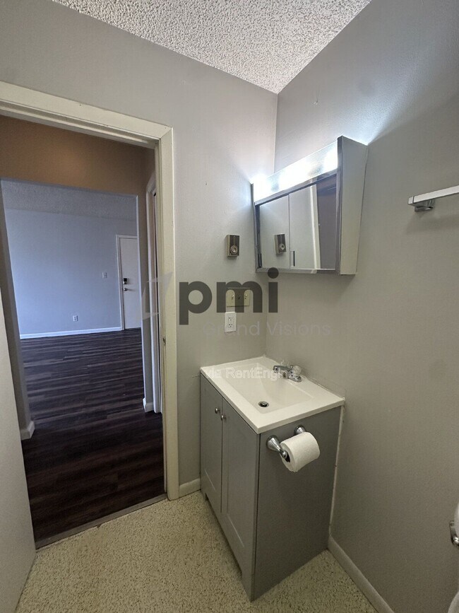 Foto del edificio - 24 W Buchanan Ave