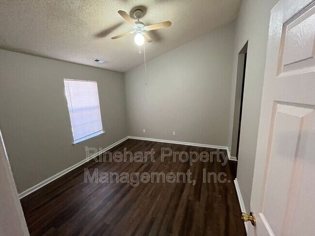 Foto del edificio - 1149 Wesley Wood Dr