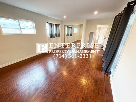 Building Photo - Lovely Spacious Clean Home (1401 Orange Ave)