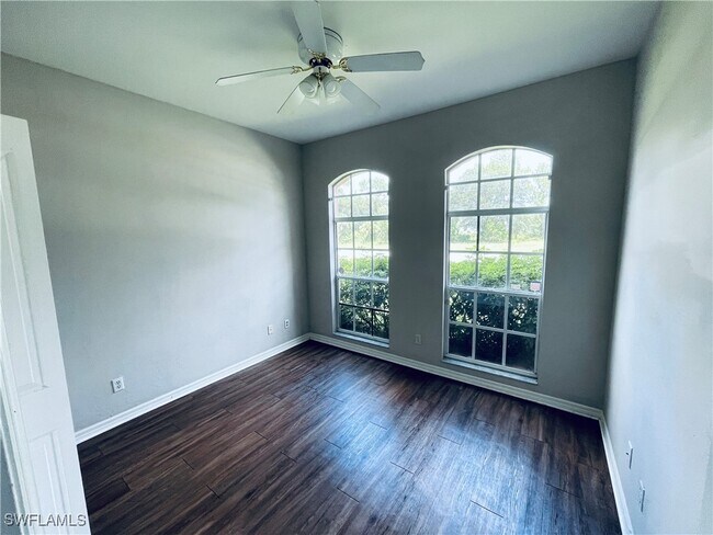 Building Photo - 834 Sunrise Blvd