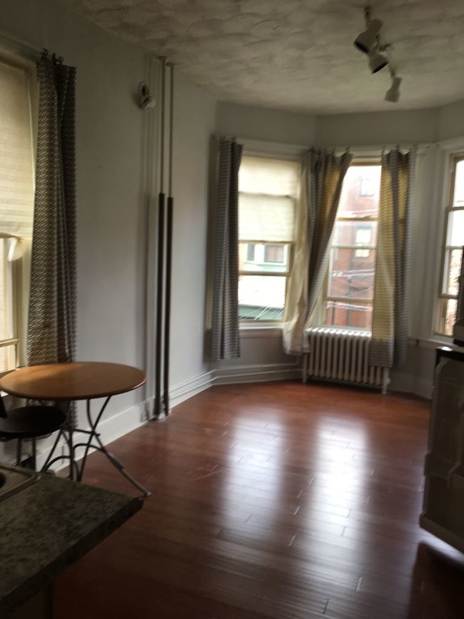 Building Photo - 828 Corinthian Ave