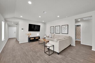 Building Photo - 13916 Great Pnes Ct