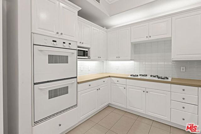 Building Photo - 11500 San Vicente Blvd