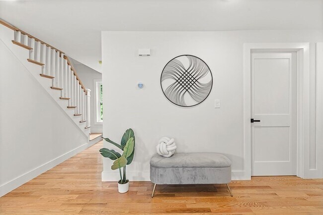 Building Photo - 20 Ufford St