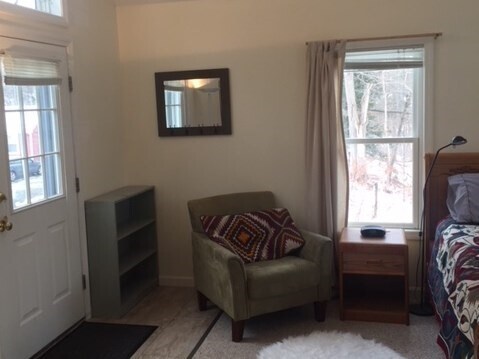 Foto del edificio - 290 N Pleasant St