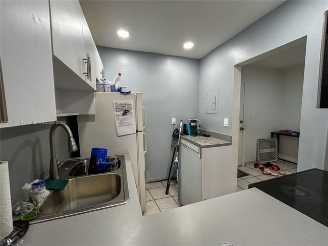 Building Photo - 10393 N Kendall Dr
