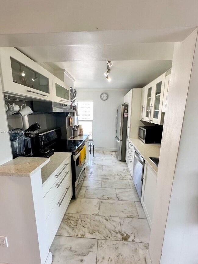 1300 Alton Rd Unit 4A, Miami Beach, FL 33139 Room for Rent in Miami