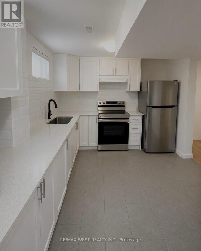 Building Photo - 41 Westroyal Rd