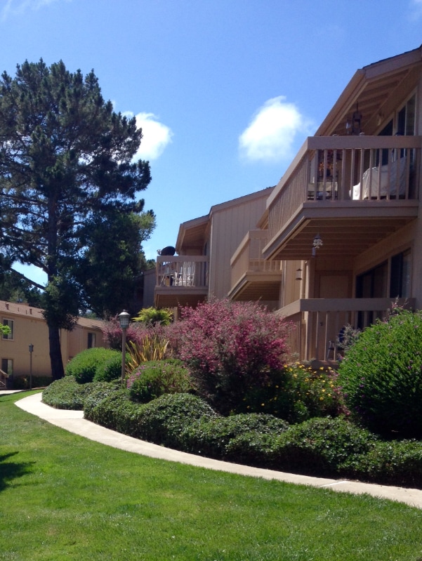 Building Photo - 300 Glenwood Cir