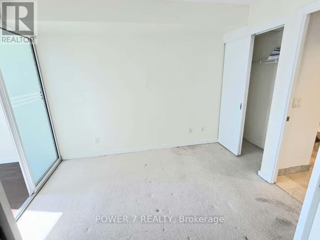 Building Photo - 8 York St