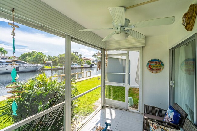 Building Photo - 455 Paradise Isle Blvd