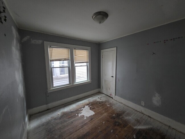 Building Photo - 15839 LaSalle St
