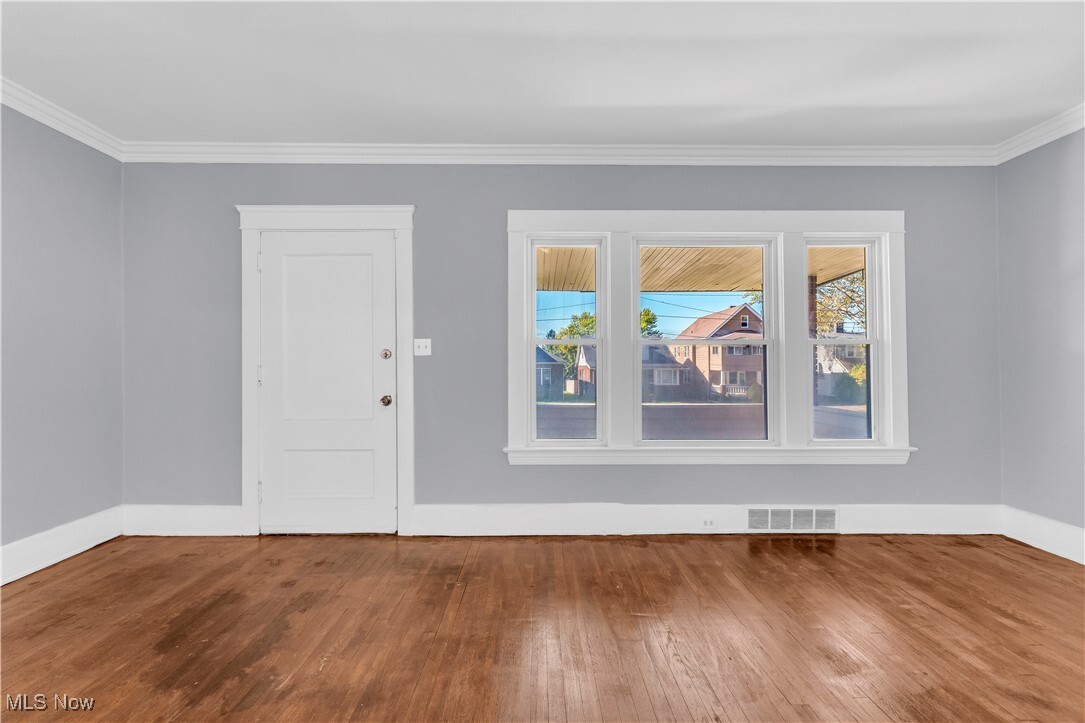 8113 Garfield Blvd Garfield Heights, OH 44125 – photo 4
