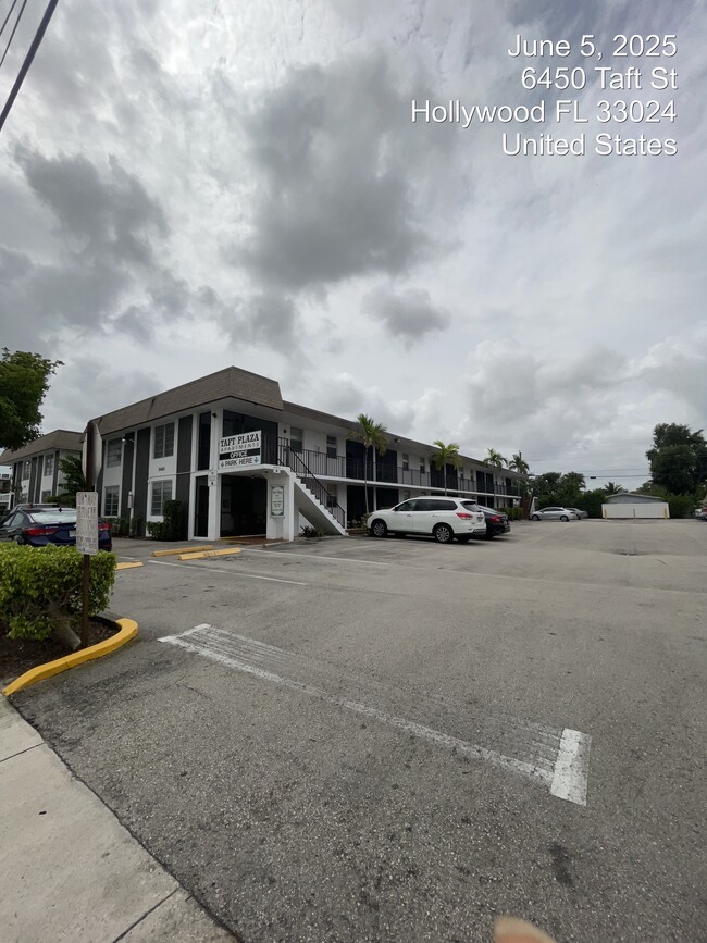 Building Photo - Taft Plaza Apartments