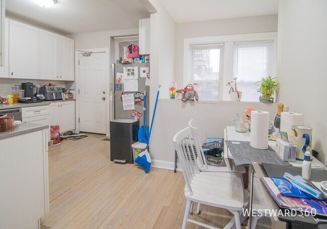 Foto del edificio - 3656 W Eddy St