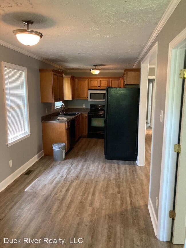 Building Photo - 4 br, 1.5 bath House - 206 Lee Dr