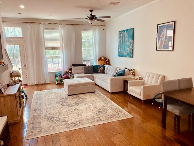 Foto del edificio - 5023 Parkview Pl