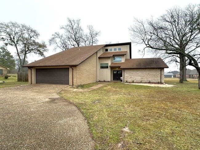 Building Photo - 3 Bedroom 2 Bath Home in Bullard ISD!