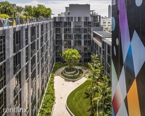 Foto del edificio - 240 NE 25th St